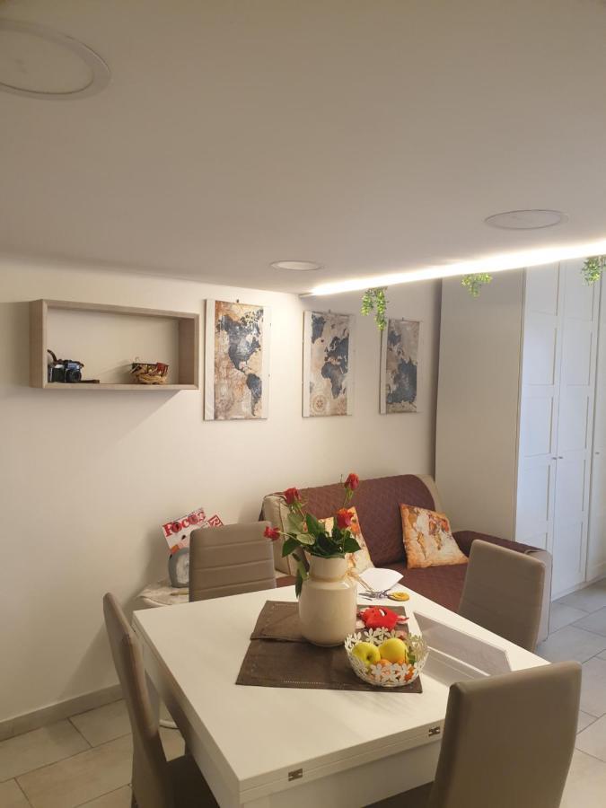 Apartment La Tana Del Viaggiatore, Parcheggio Gratuito Naples